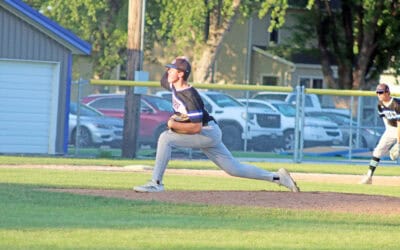 Den Hartog dominates Game 1